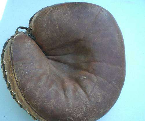 Babe Ruth Spalding Home Run Special Catchers Mitt Front
